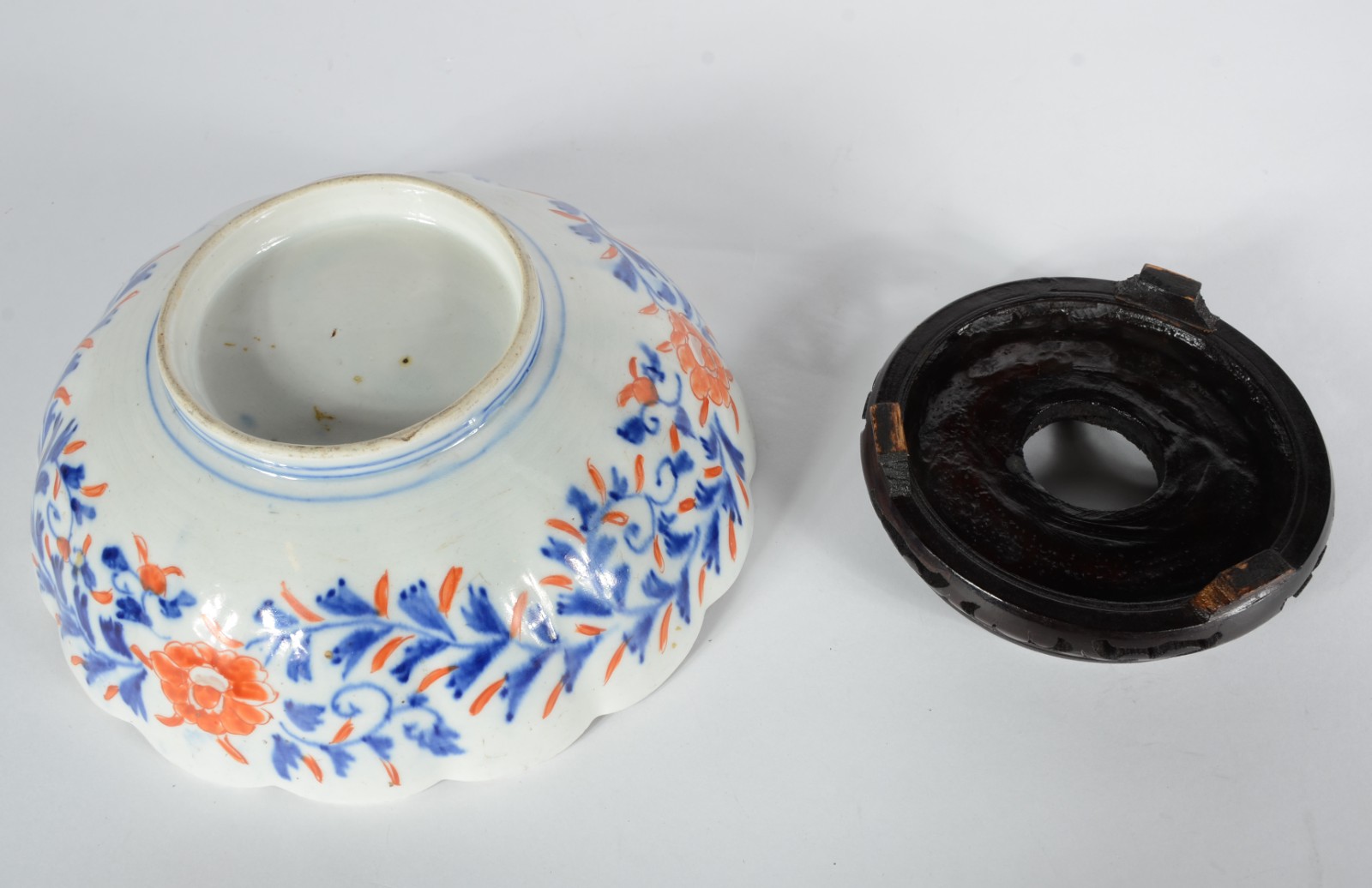 Diversas peças de porcelana japonesa Imari, sendo: bowl, castiçal e... - foto 10 de 11