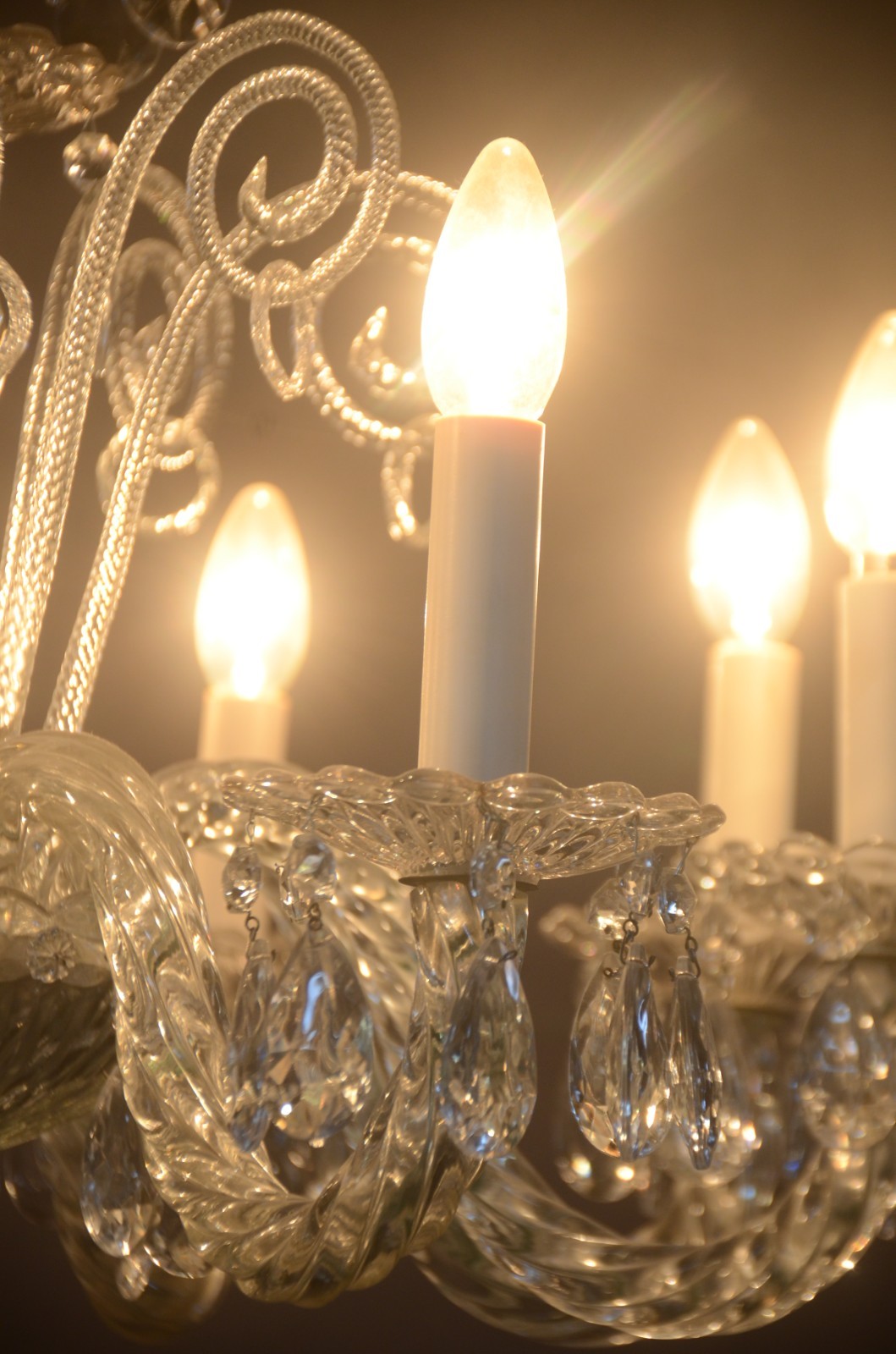 Lustre de cristal para 8 luzes, bobeches com bordas peroladas... - foto 5 de 6
