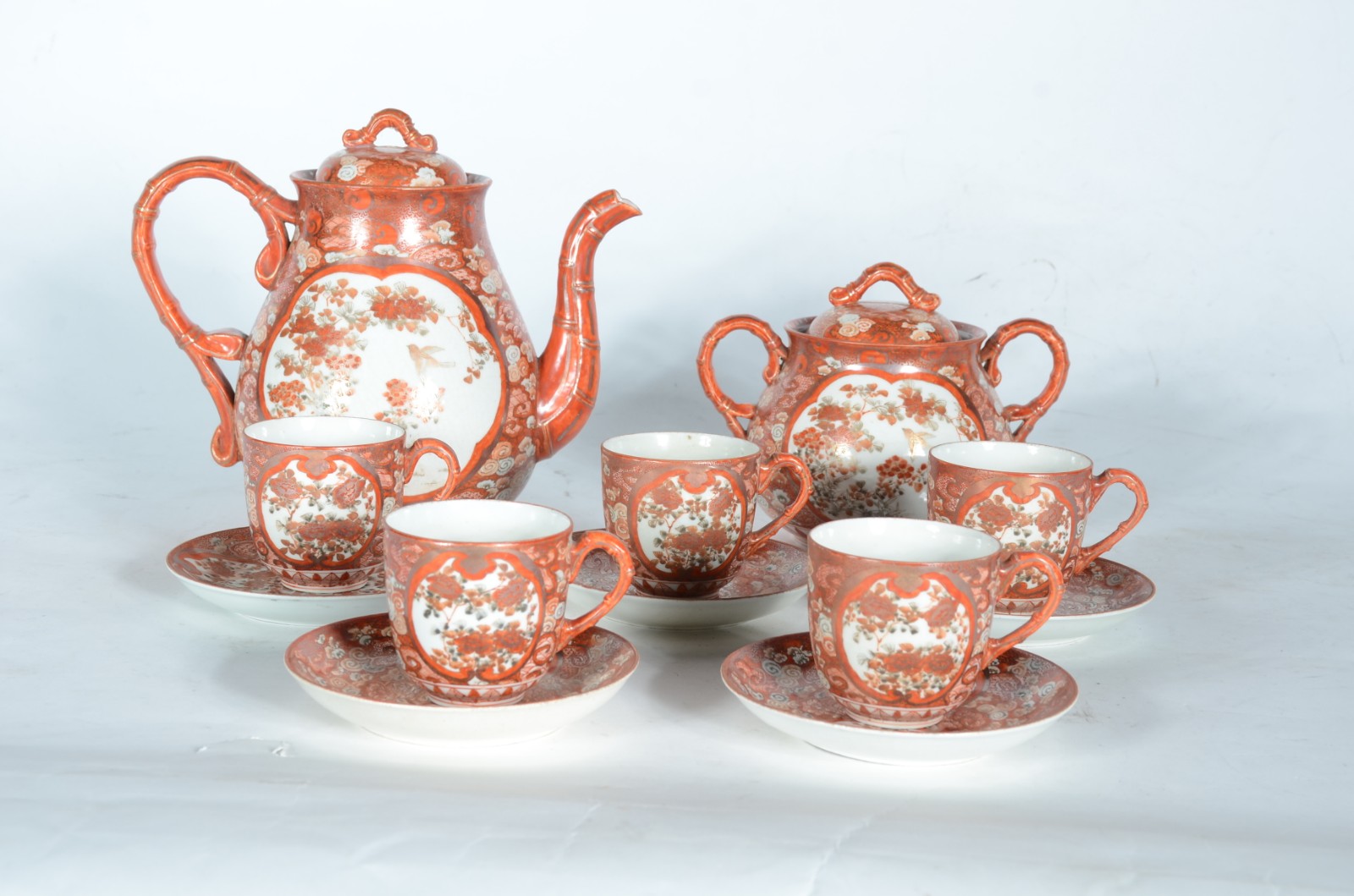 Serviço de chá de porcelana oriental decorado com pássaros e flores... - foto 1 de 7