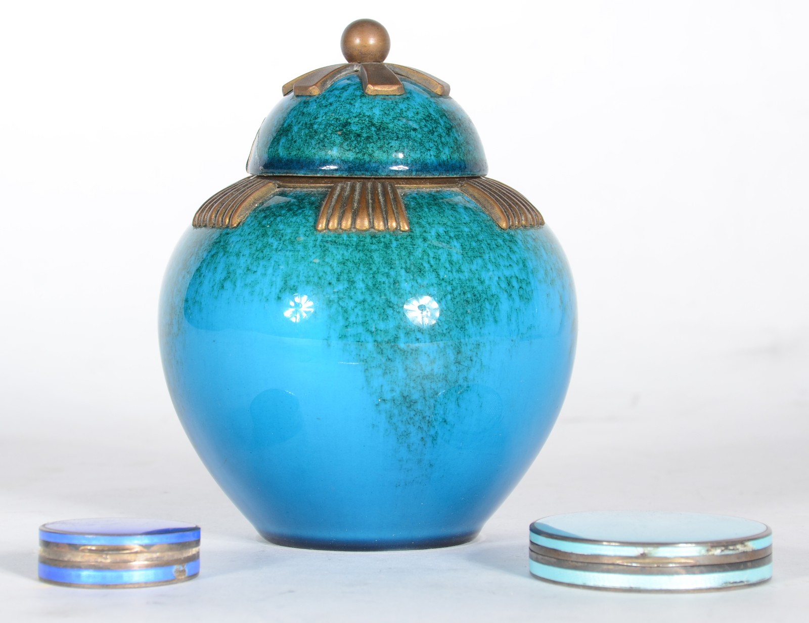 Três peças diversas, sendo: potiche de porcelana francesa de Sèvres... - foto 2 de 8