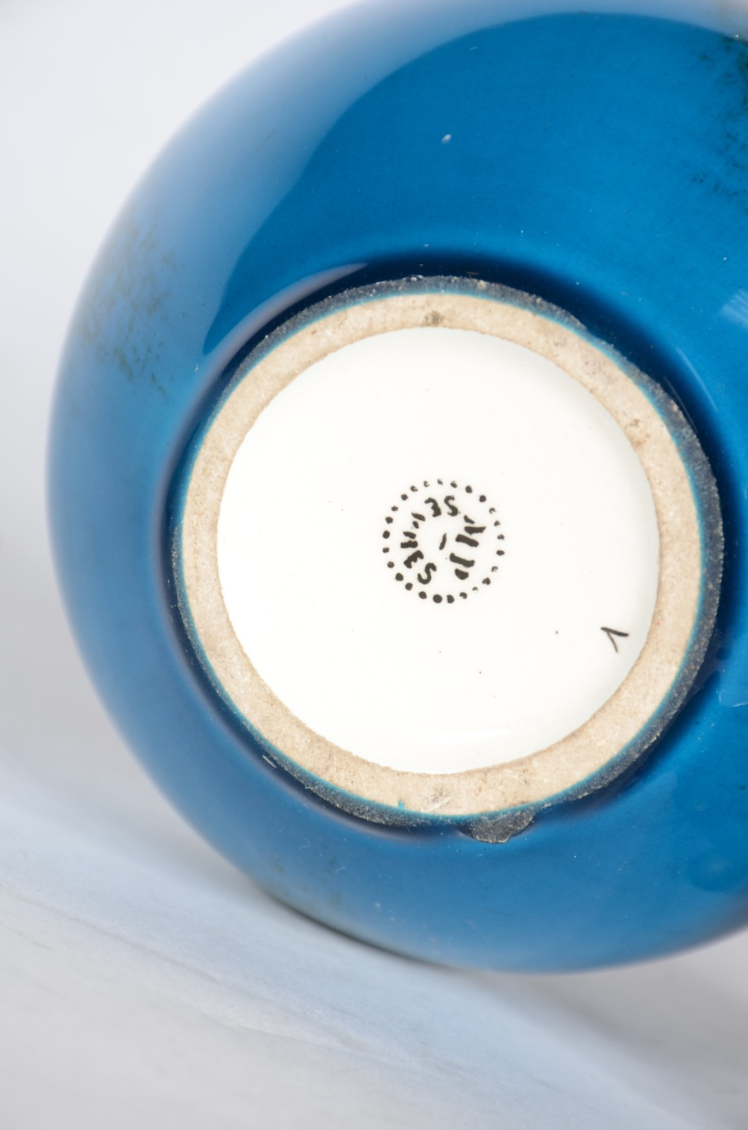 Três peças diversas, sendo: potiche de porcelana francesa de Sèvres... - foto 6 de 8