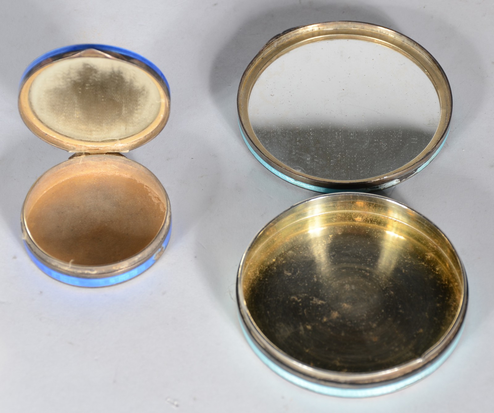 Três peças diversas, sendo: potiche de porcelana francesa de Sèvres... - foto 8 de 8