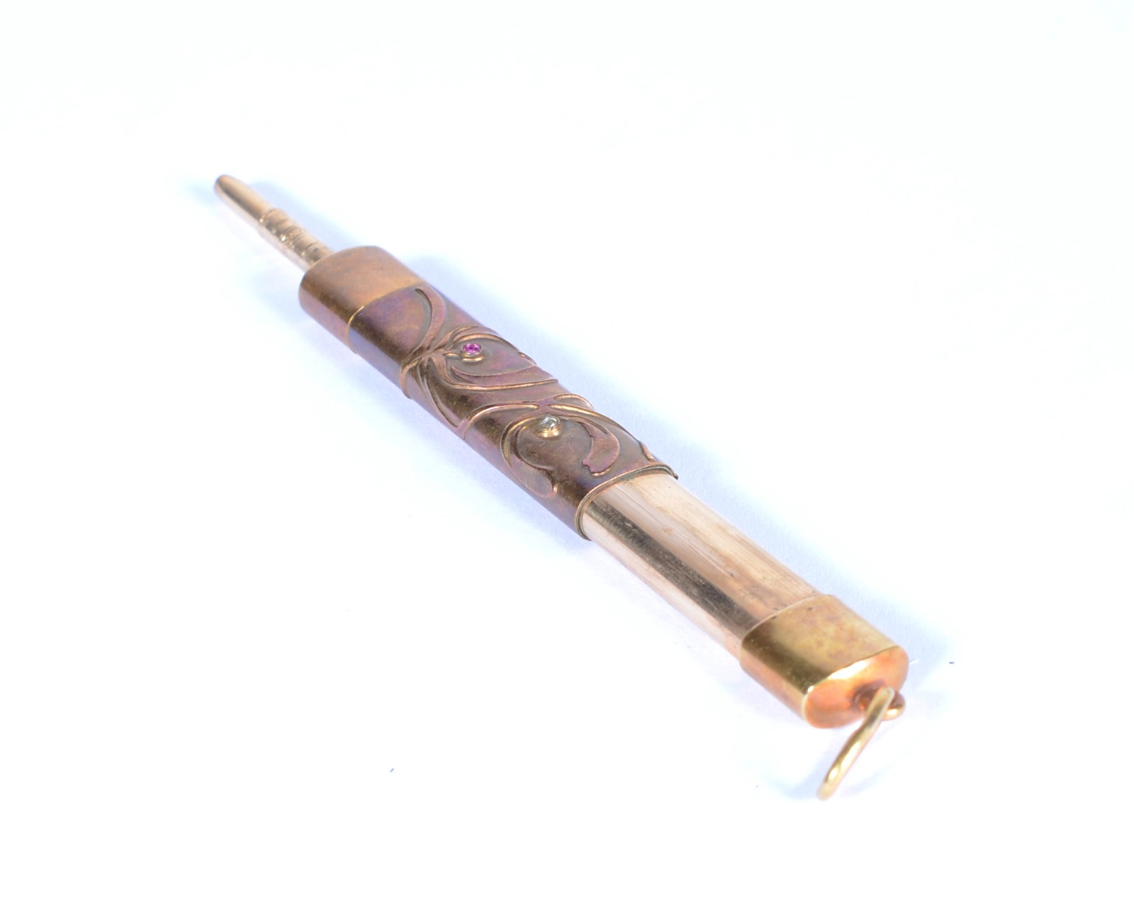 Antiga caneta articulada de ouro 18 k, monogramada e datada de 1909... - foto 2 de 7