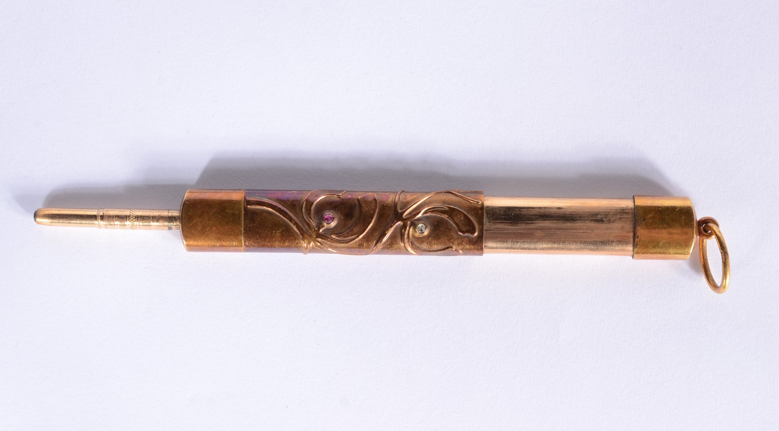 Antiga caneta articulada de ouro 18 k, monogramada e datada de 1909... - foto 4 de 7