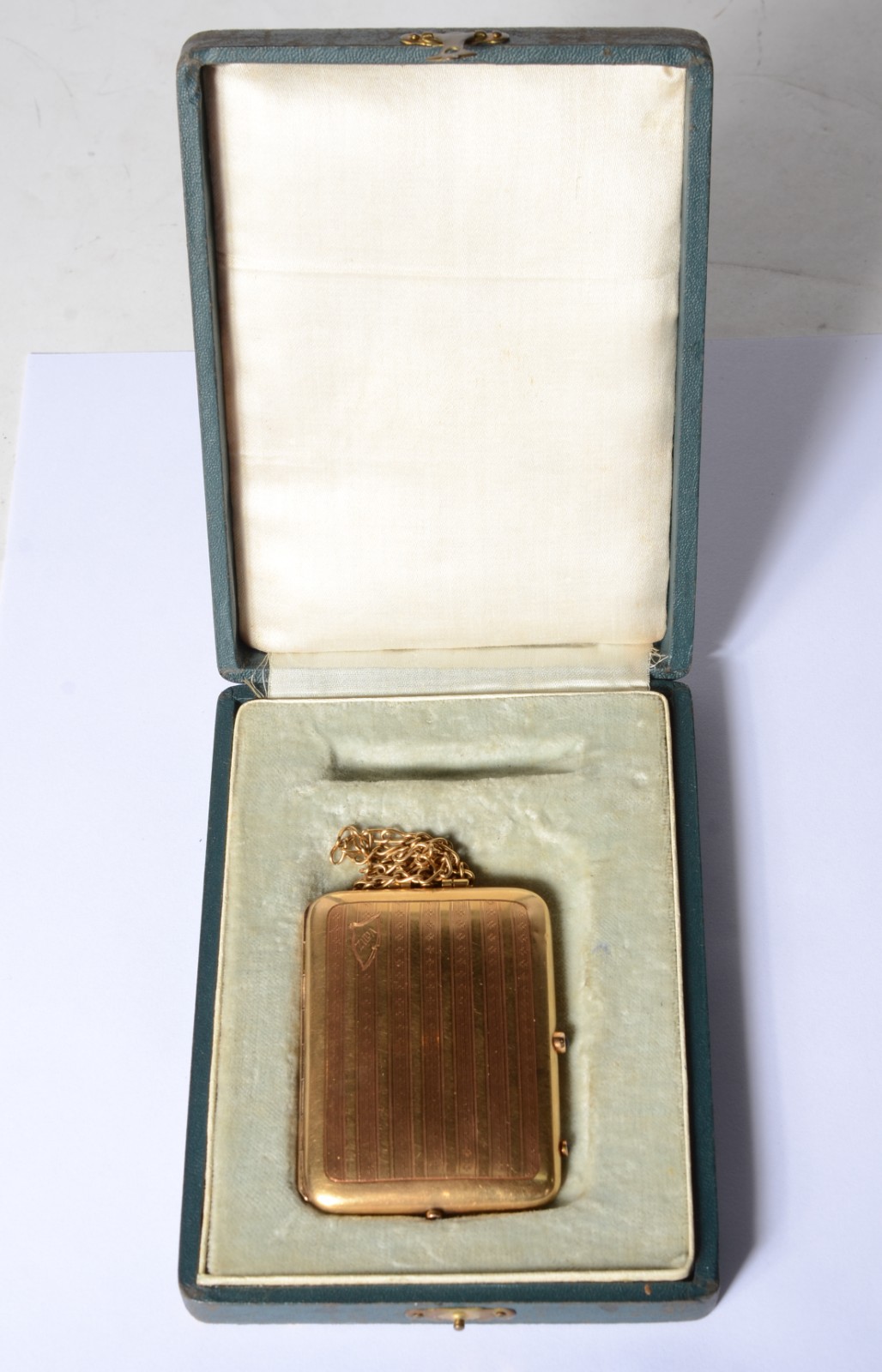 Elegante bolsa "menudiere" do tipo trousse de ouro 18 k., com... - foto 10 de 11