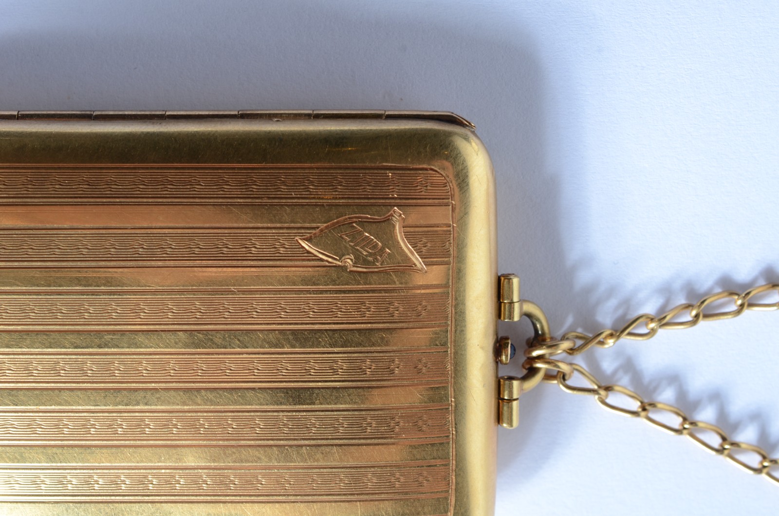 Elegante bolsa "menudiere" do tipo trousse de ouro 18 k., com... - foto 3 de 11