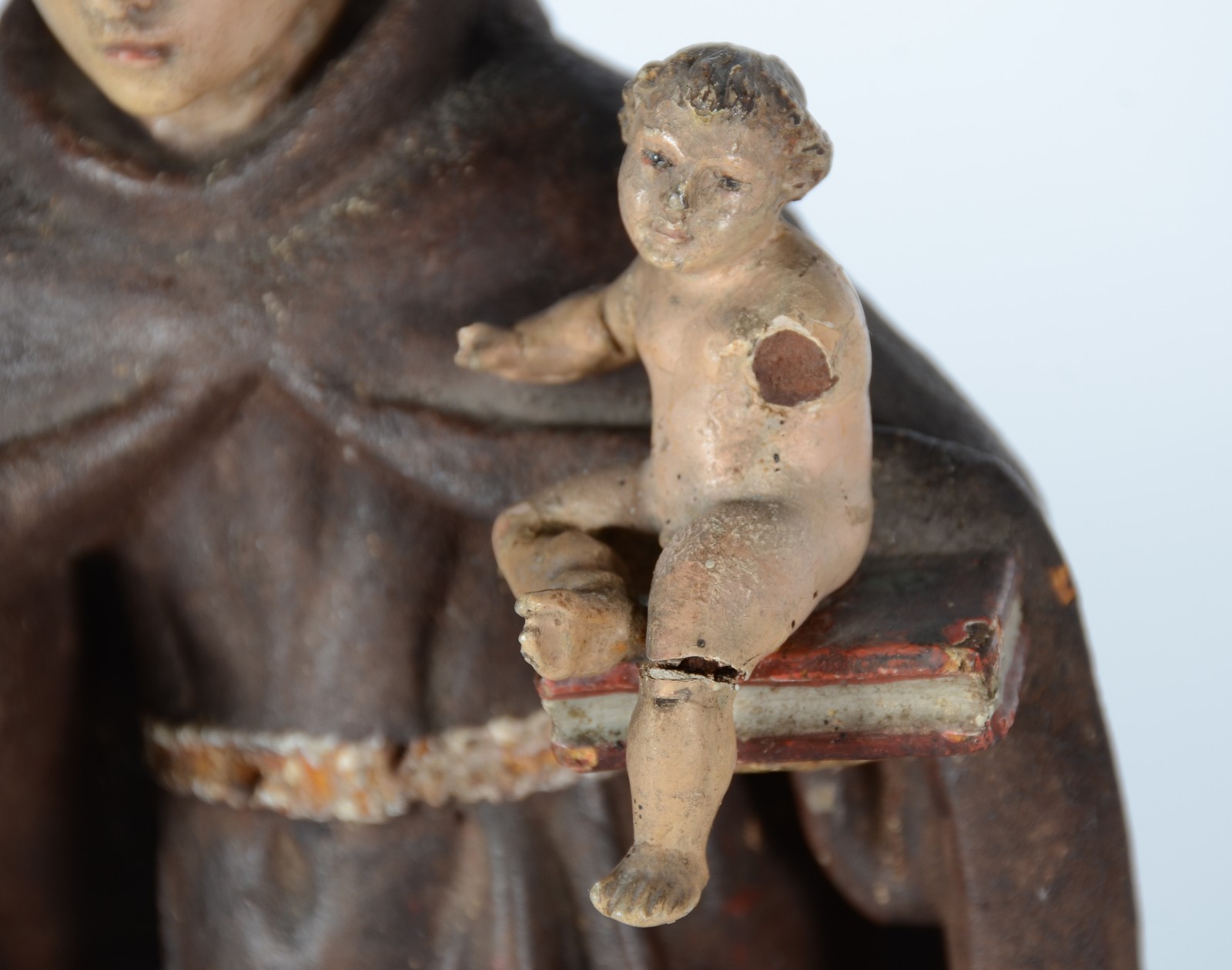 Santo Antônio com menino - Imagem de madeira policromia. Desgastes. - foto 7 de 8