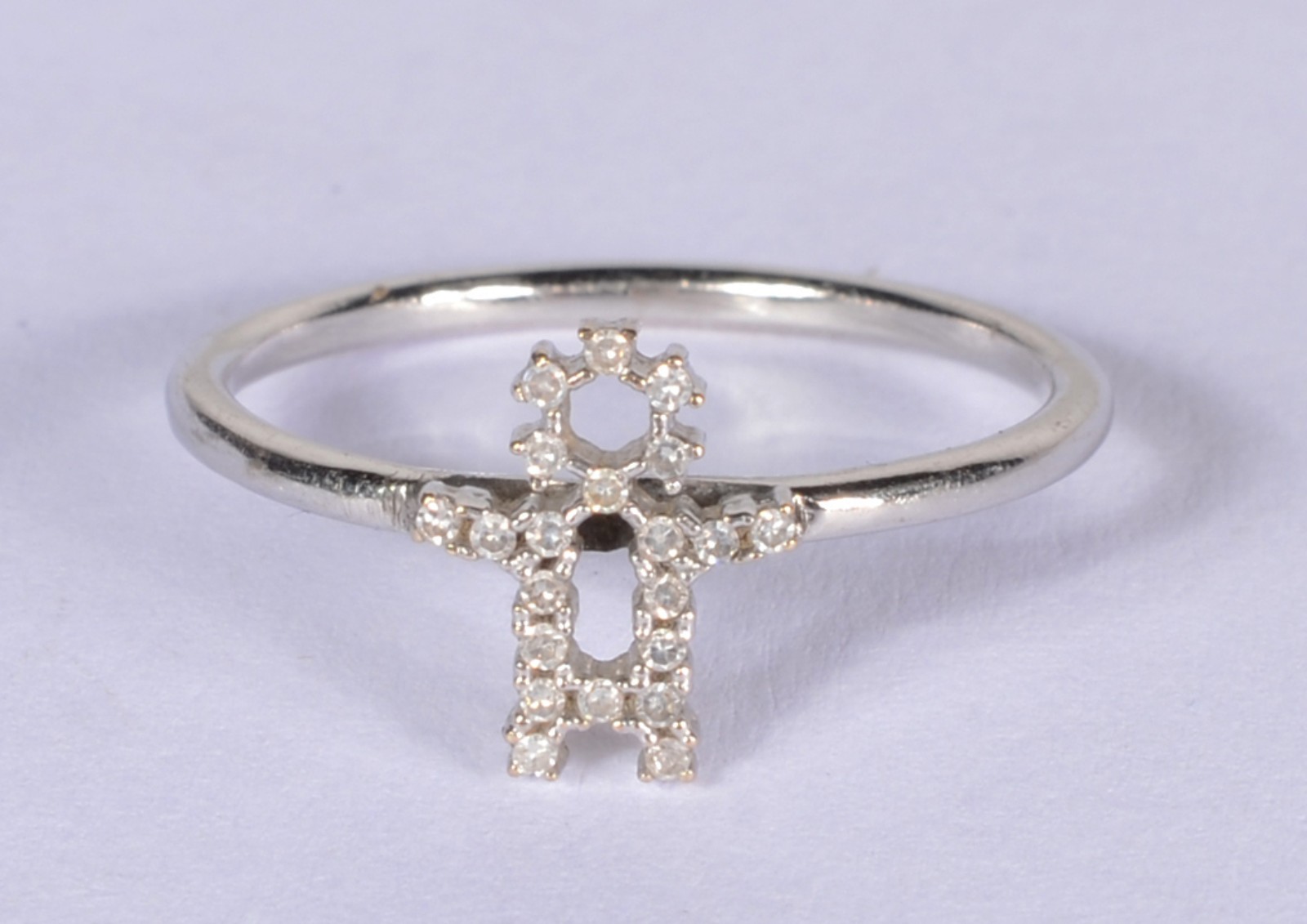 Anel de ouro branco 18 k., com menino com aproximadamente 21... - foto 1 de 4