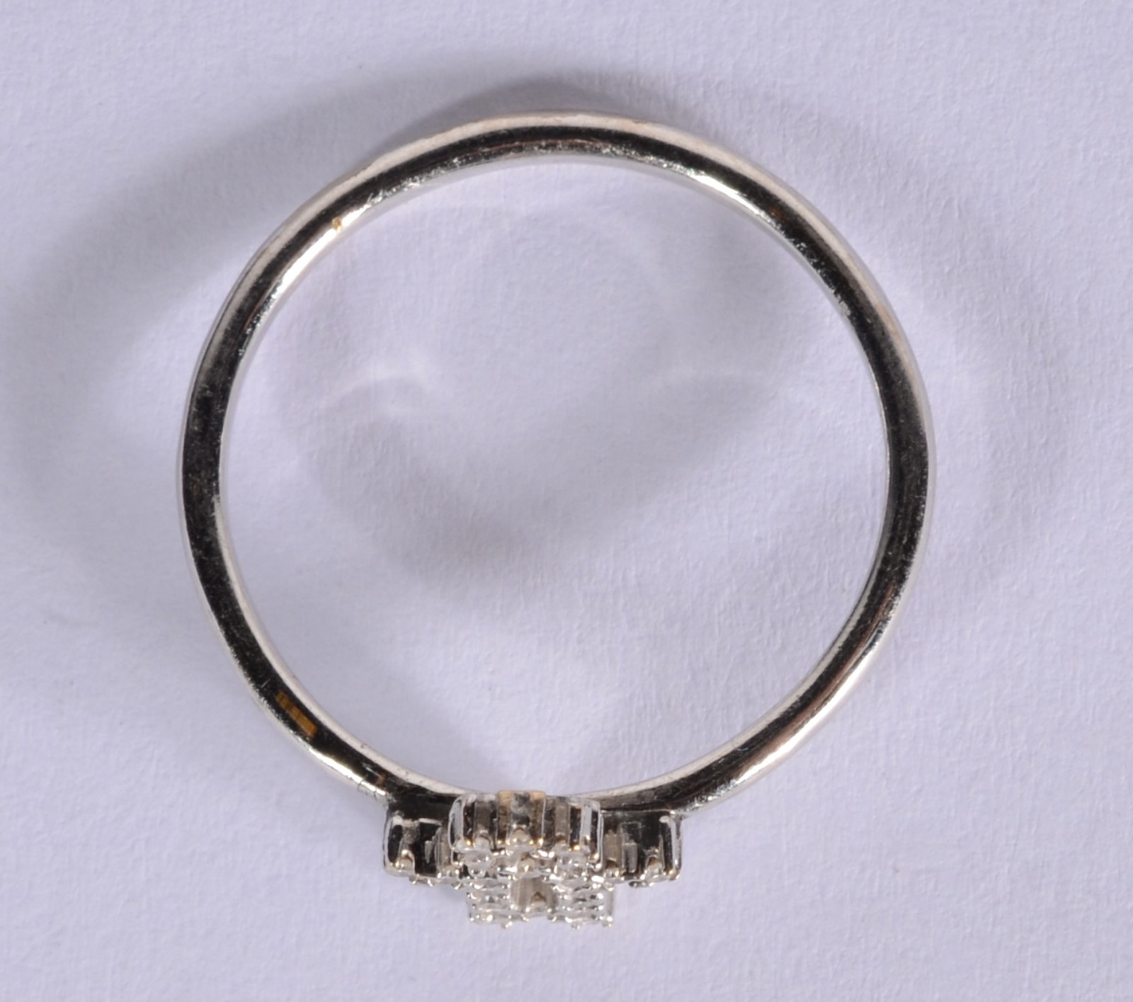 Anel de ouro branco 18 k., com menino com aproximadamente 21... - foto 4 de 4