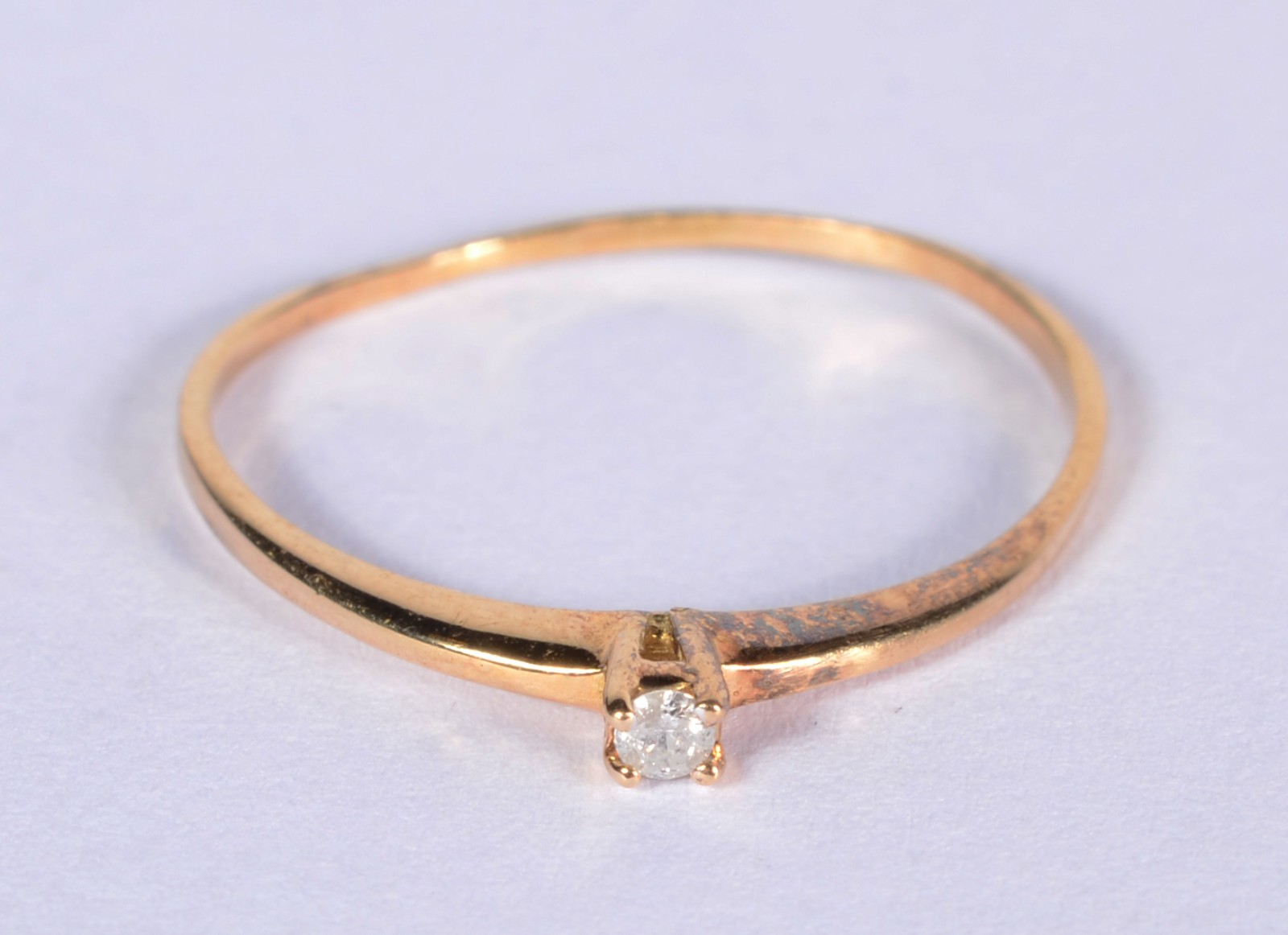 Solitário de ouro 18 k., com brilhante de 0,2 ct. Aro 18. (Por... - foto 1 de 5