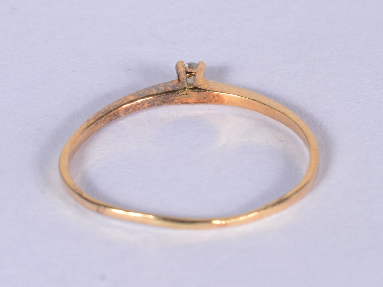 Solitário de ouro 18 k., com brilhante de 0,2 ct. Aro 18. (Por... - foto 4 de 5