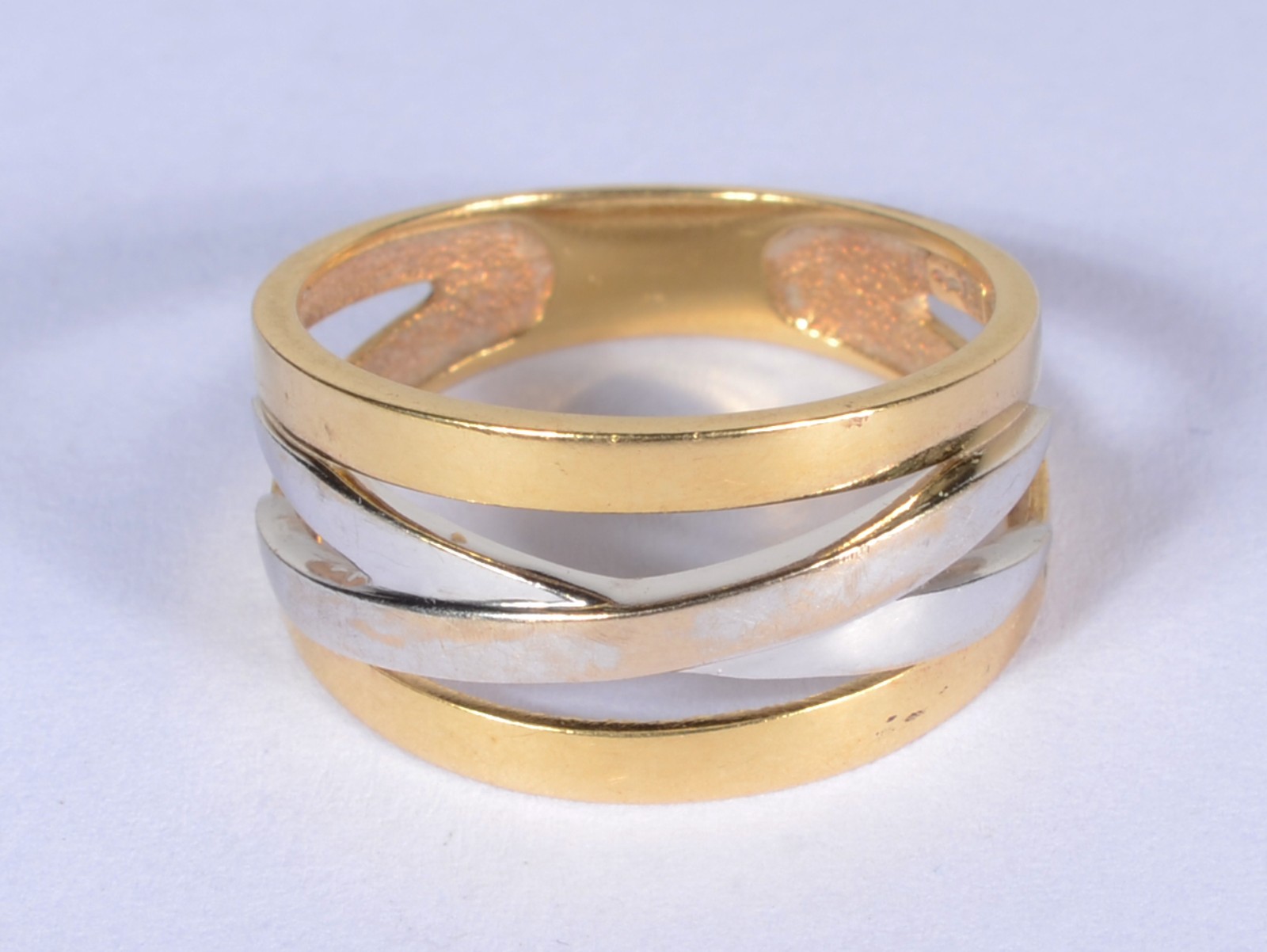 Anel de ouro 18 k., contraste 750 mls feitio vazado com "X" em ouro... - foto 1 de 6