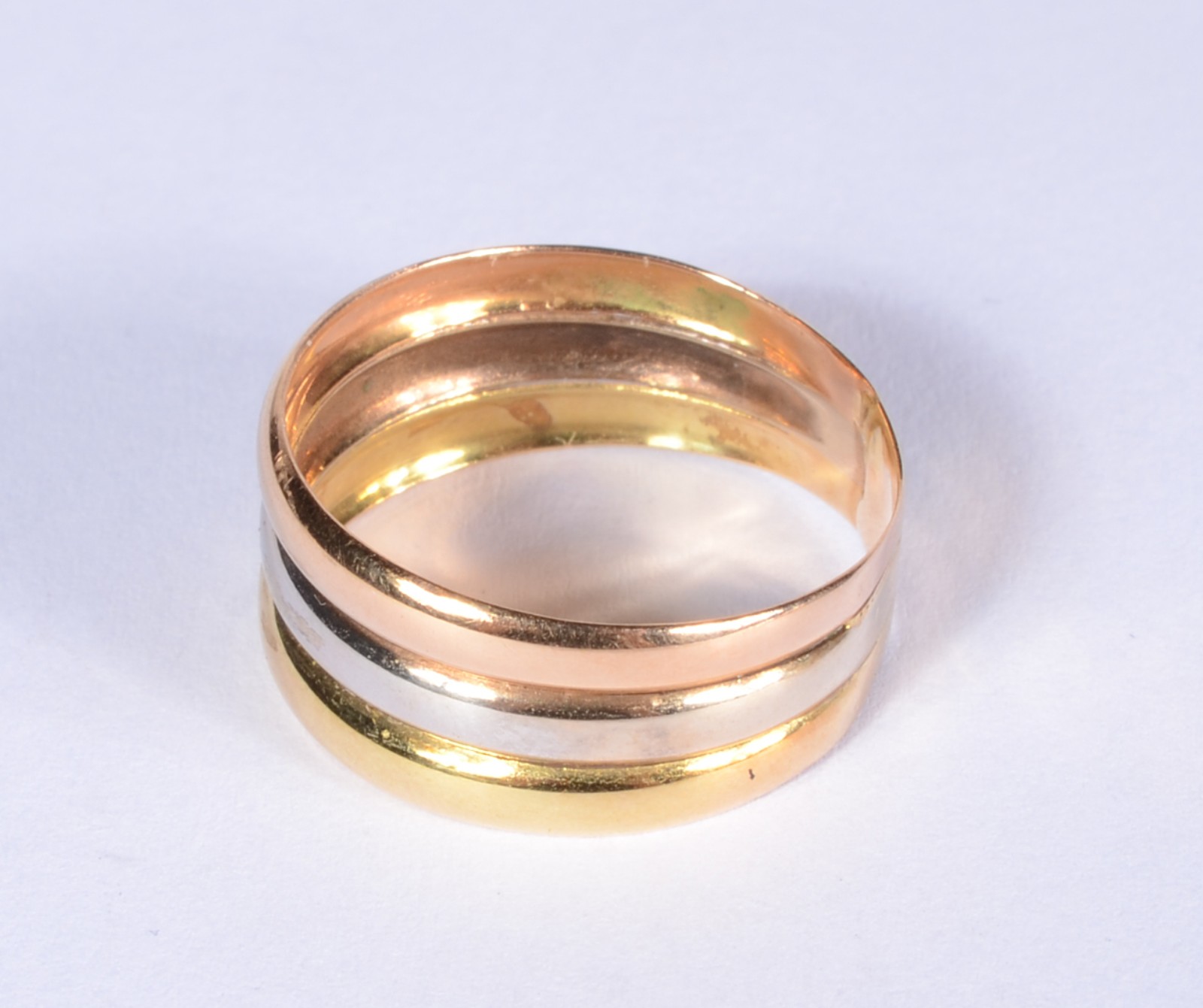 Anel de ouro 18 k., com 3 aros. Aro 21. (Por motivos de segurança a... - foto 2 de 5