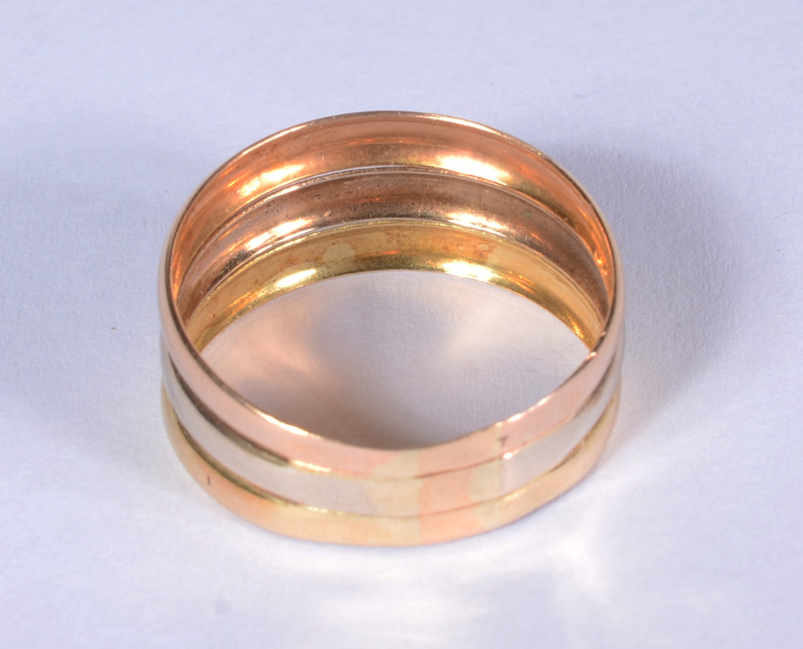 Anel de ouro 18 k., com 3 aros. Aro 21. (Por motivos de segurança a... - foto 3 de 5