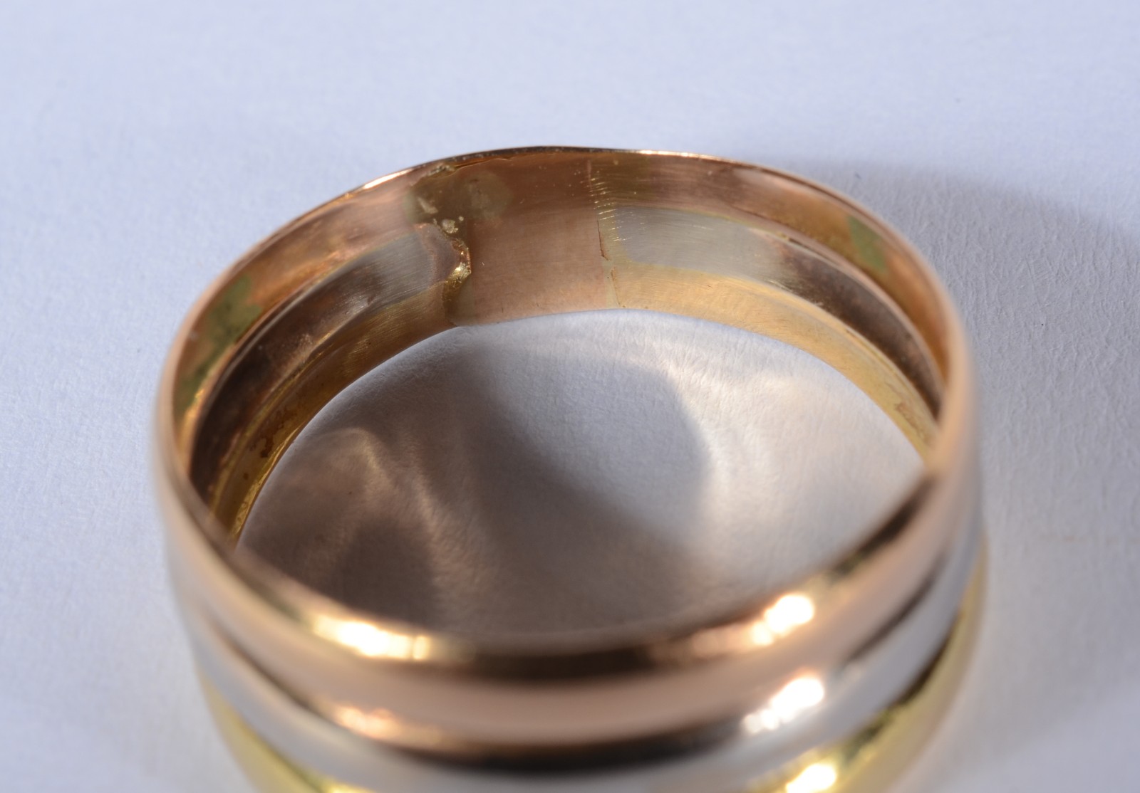 Anel de ouro 18 k., com 3 aros. Aro 21. (Por motivos de segurança a... - foto 5 de 5