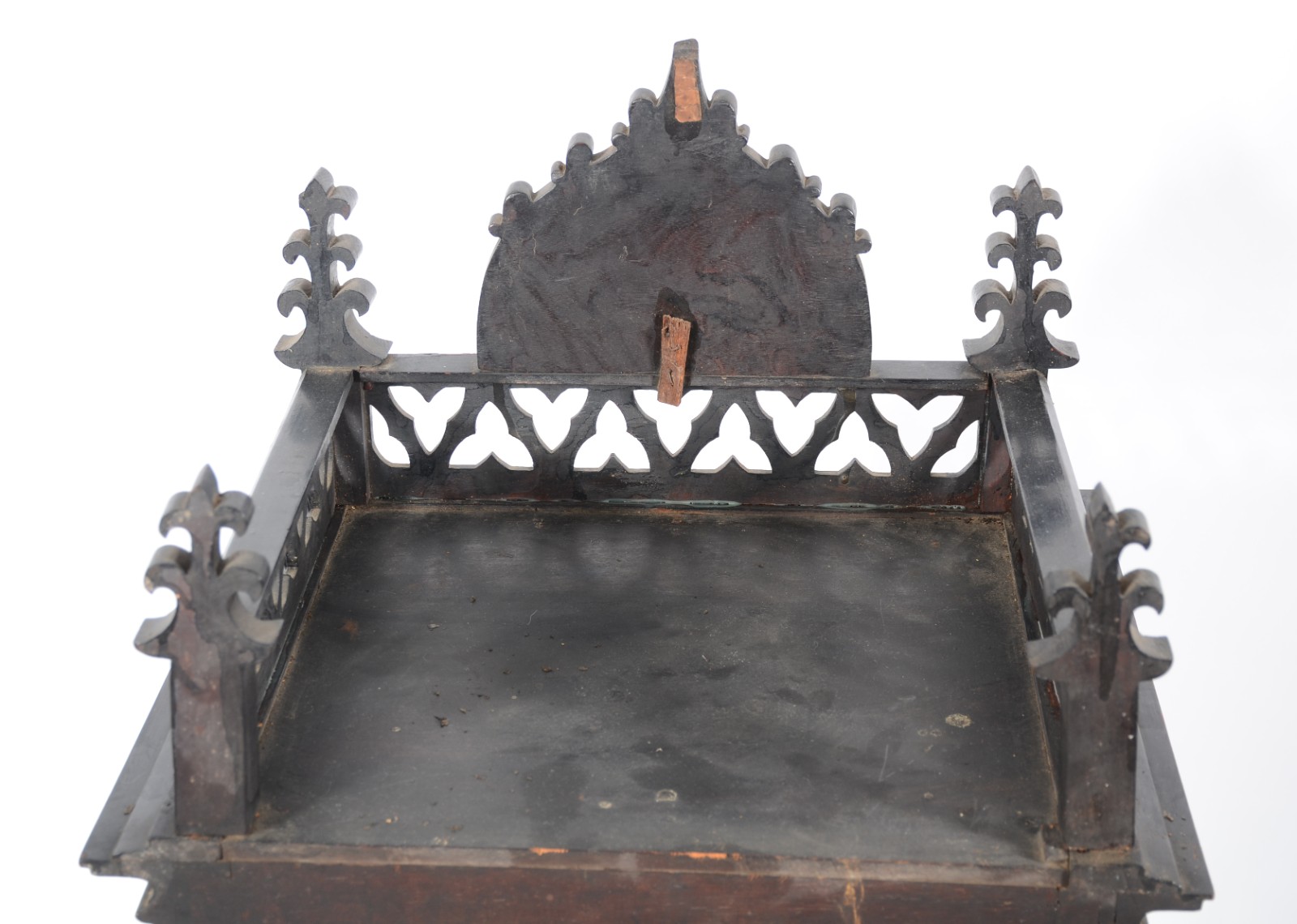 Oratório de madeira nobre, porta e laterais de vidro, parte superior... - foto 6 de 6