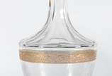 Parte de serviço de cristal tcheco com borda em... - Parte de serviço de cristal tcheco com borda em tarja dourada, composto de: 3 taças para champagne, 1 para vinho branco, 7 copos para água, 4 pa...
