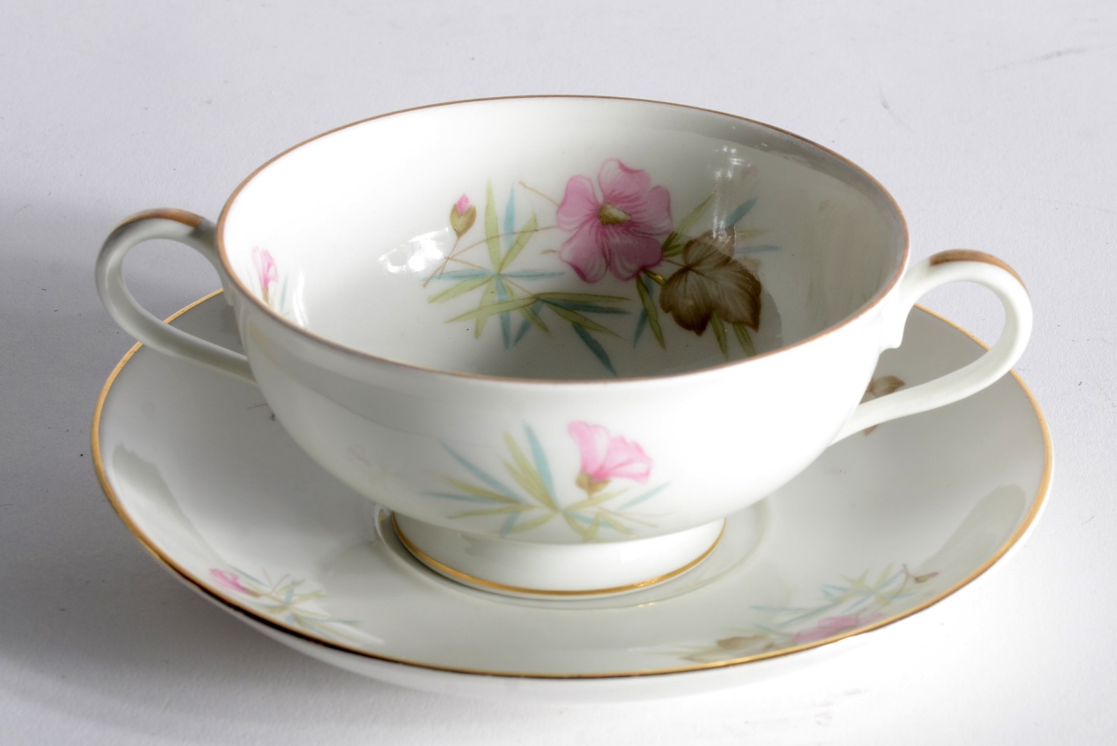 Aparelho de jantar de porcelana alemã da Bavaria, composto de: 24... - foto 2 de 6