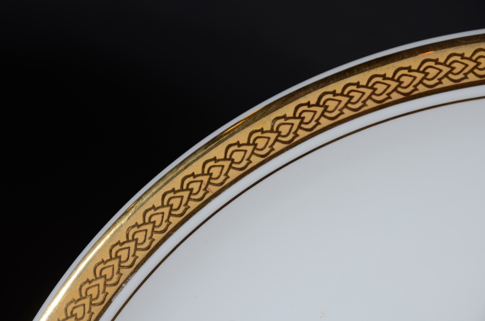 Serviço de porcelana "Royal Porcelain", composto de: 12 pratos rasos... - foto 2 de 3