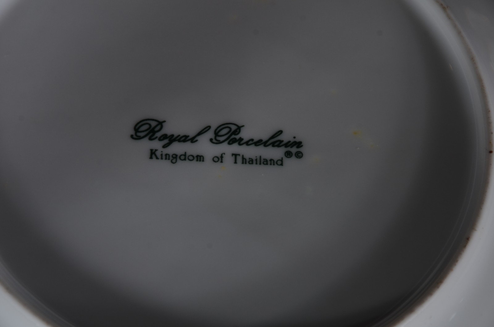 Serviço de porcelana "Royal Porcelain", composto de: 12 pratos rasos... - foto 3 de 3