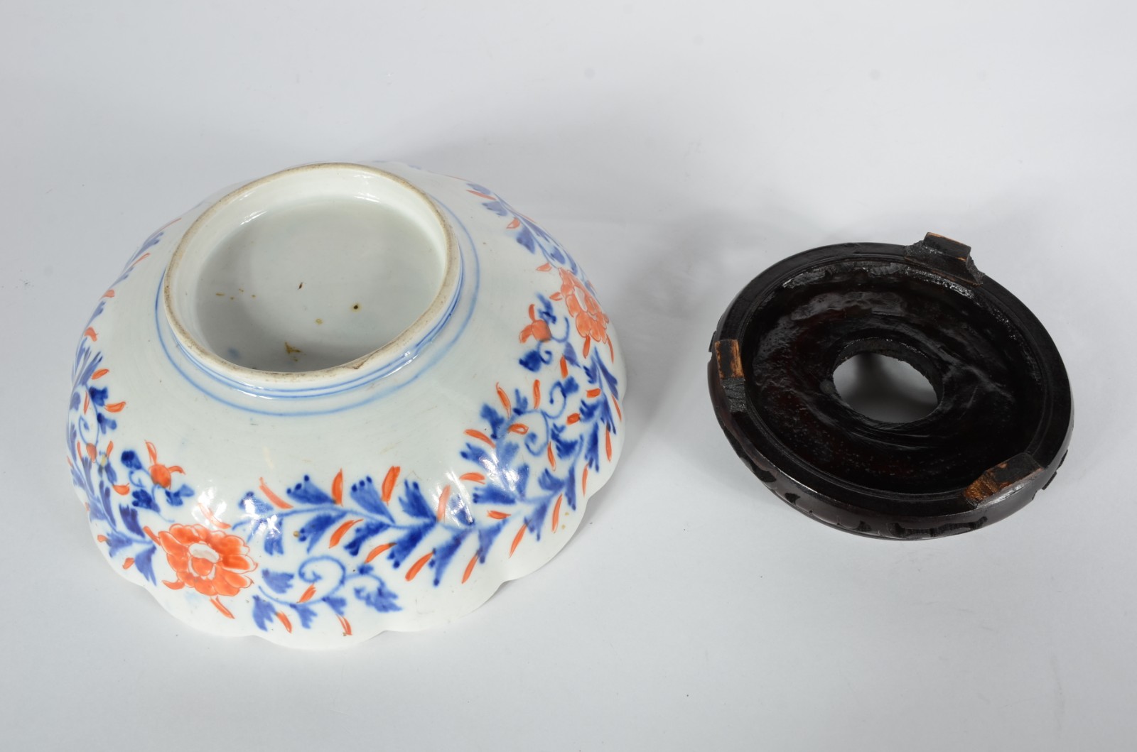 Bowl de porcelana japonesa Imari feitio gomado, base de madeira... - foto 4 de 4