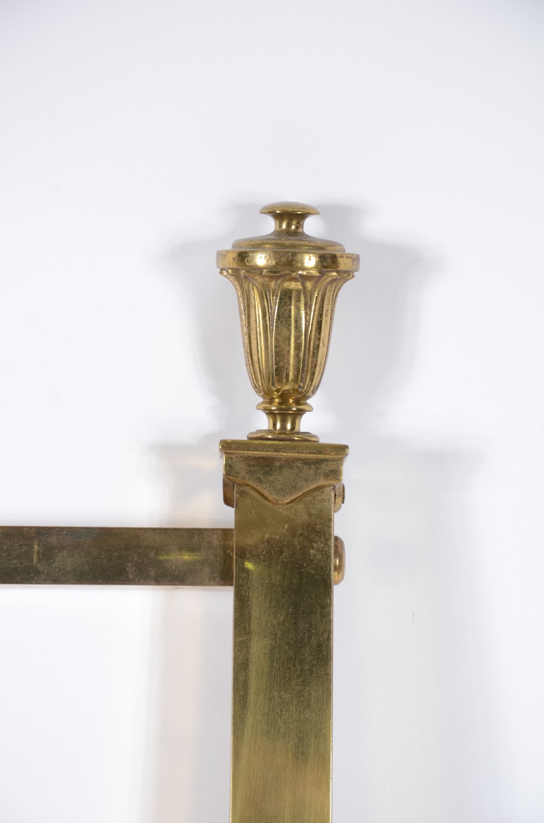 Cama de solteiro em metal dourado inglês. Estrado de mola. Século XIX. - foto 4 de 6