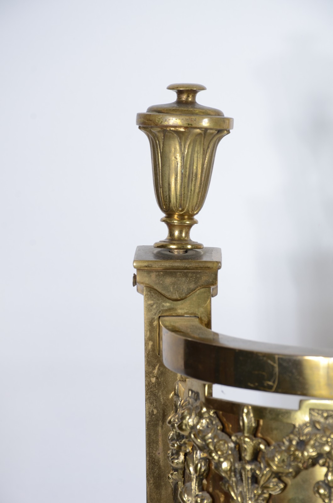 Cama de solteiro em metal dourado inglês. Estrado de mola. Século XIX. - foto 5 de 6