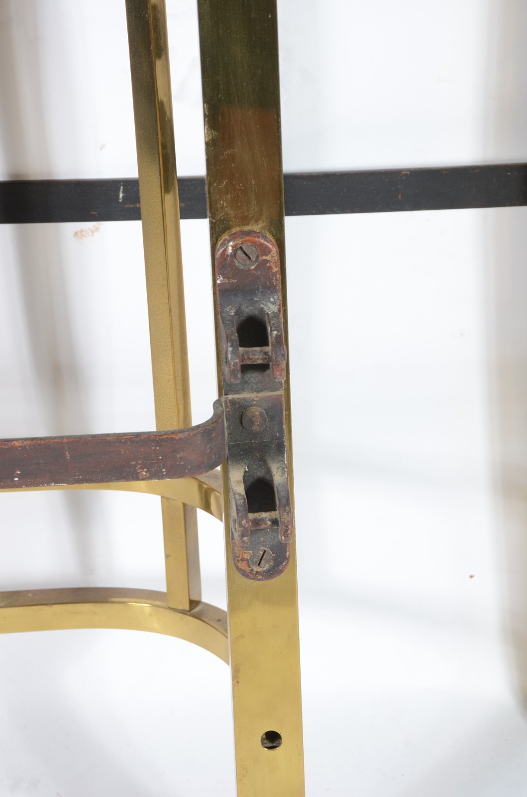 Cama de solteiro em metal dourado inglês. Estrado de mola. Século XIX. - foto 6 de 6