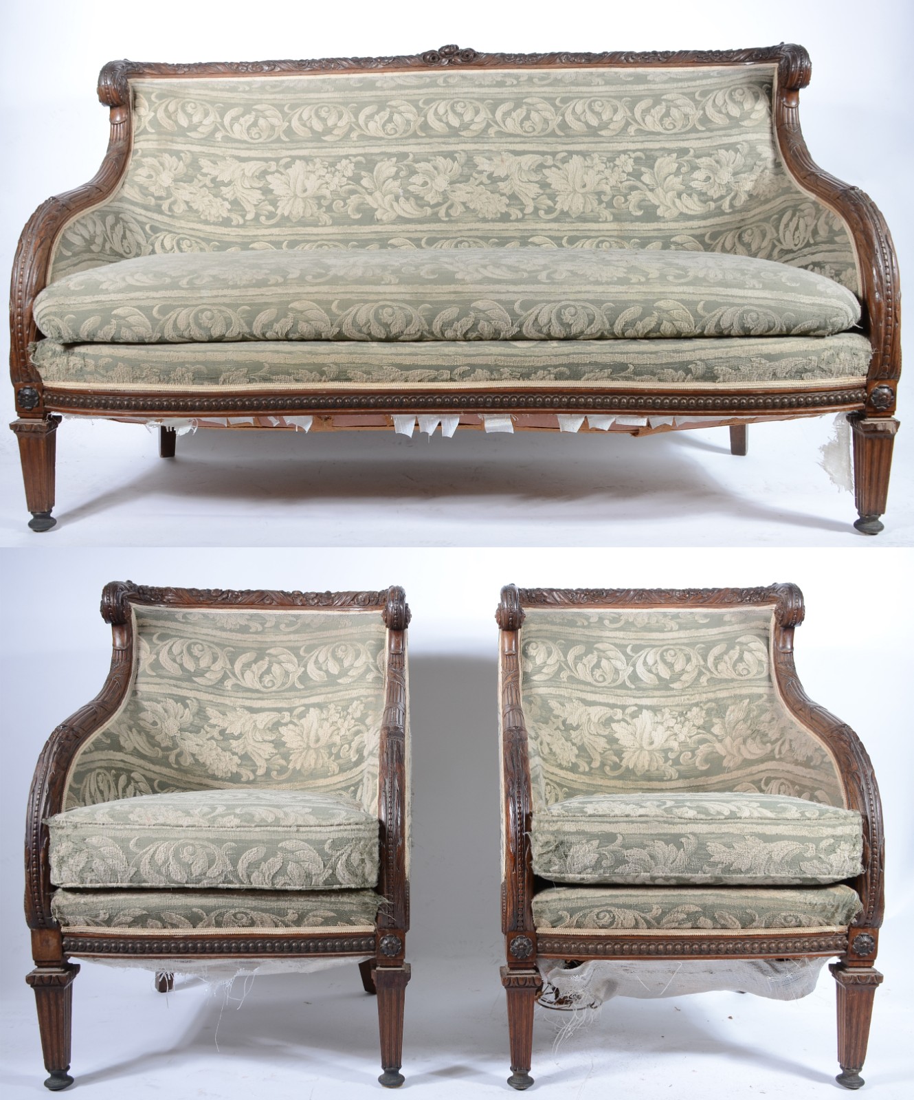 Conjunto de sofá e par de poltronas de madeira nobre, trabalhos de... - foto 1 de 11