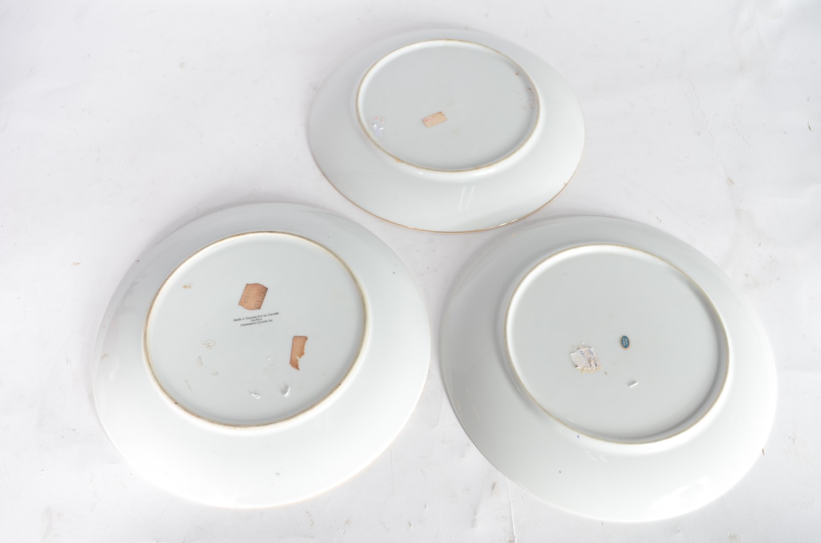 Seis pratos de porcelana diversos de viagem. - foto 3 de 6