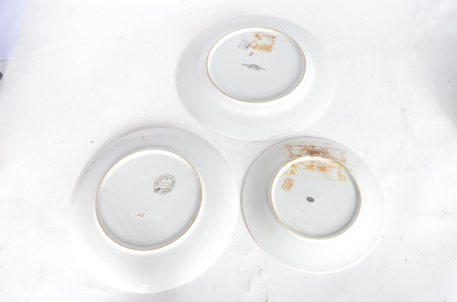 Seis pratos de porcelana diversos de viagem. - foto 4 de 6