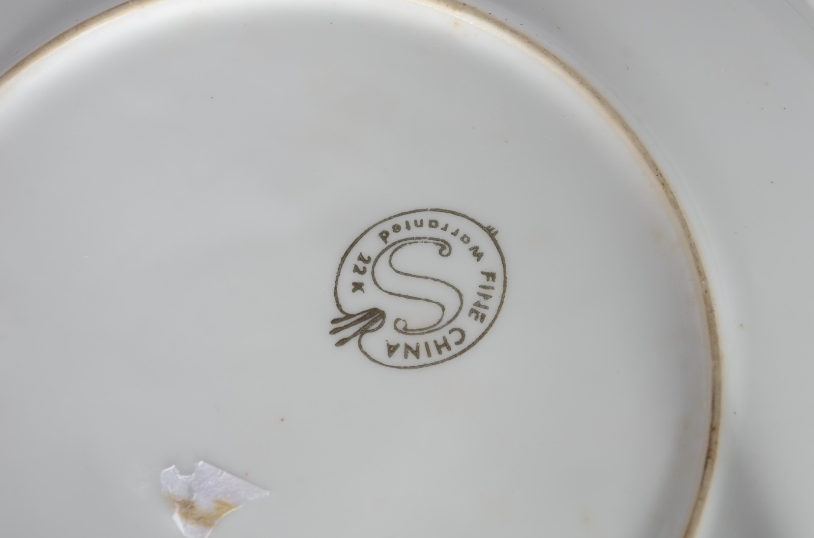 Seis pratos de porcelana diversos de viagem. - foto 5 de 6
