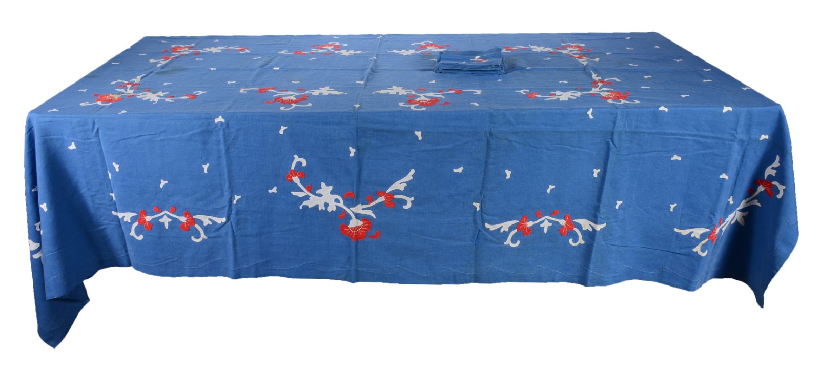 Toalha de mesa na cor azul com bordados. Acompanham 10 guardanapos... - foto 1 de 6