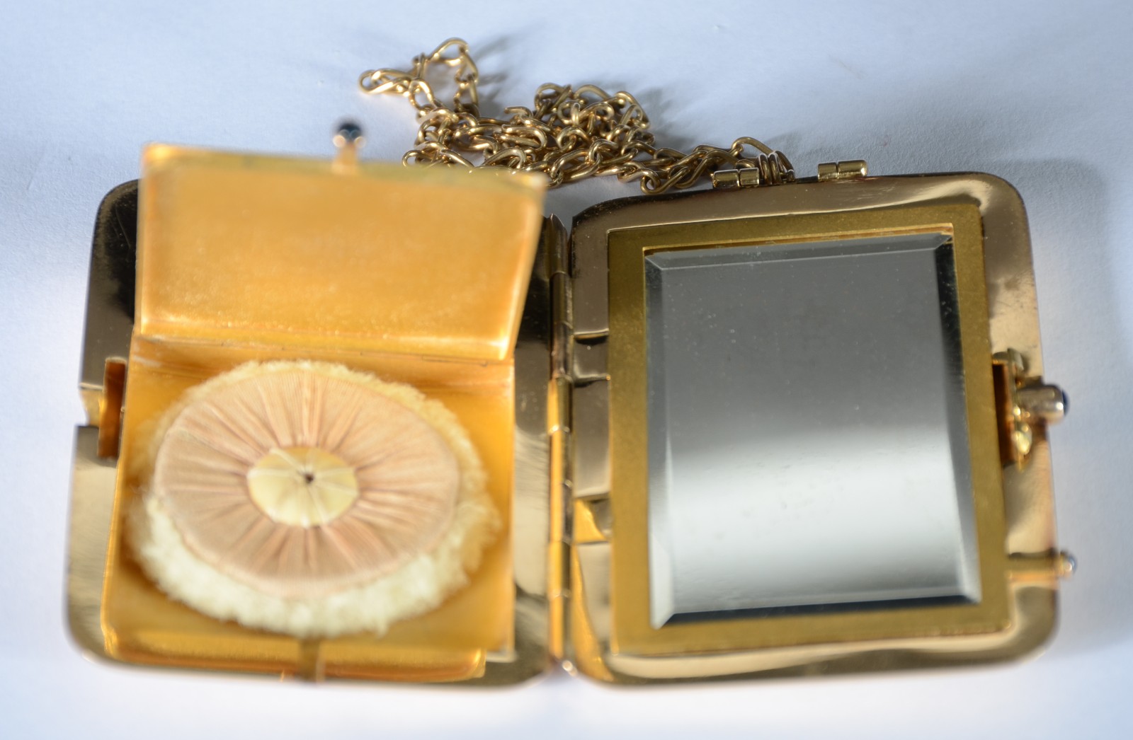 Elegante bolsa "menudiere" do tipo trousse de ouro 18 k., com... - foto 7 de 11