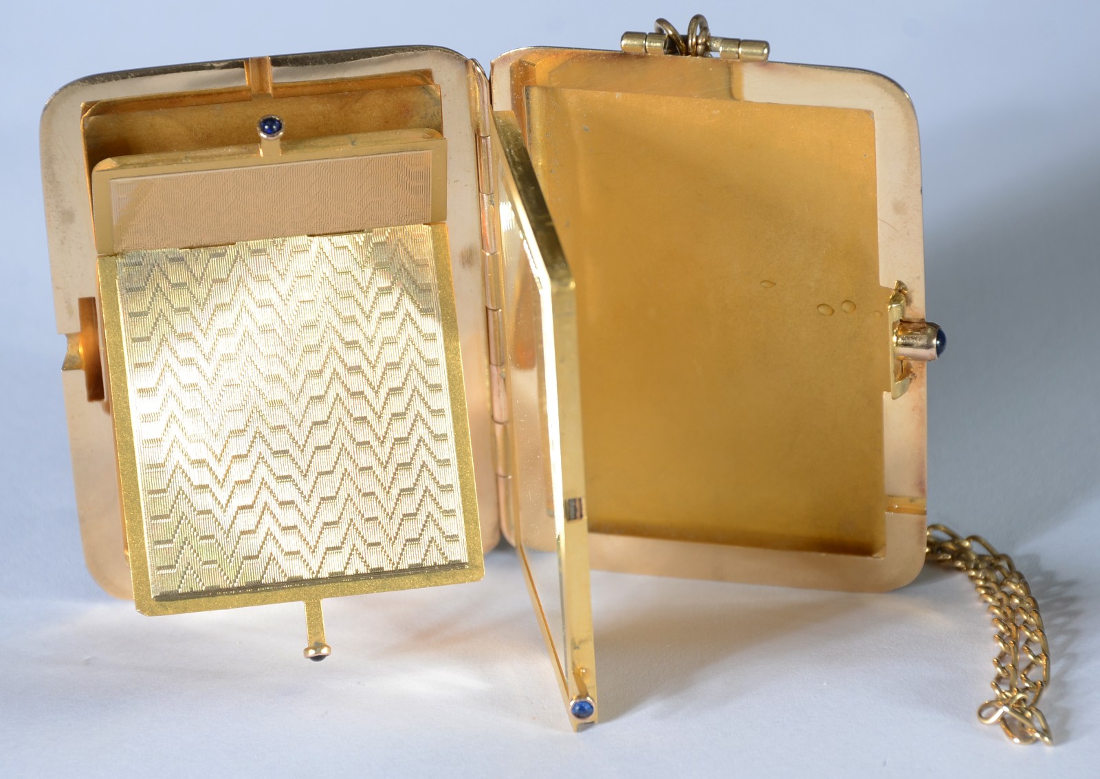 Elegante bolsa "menudiere" do tipo trousse de ouro 18 k., com... - foto 8 de 11