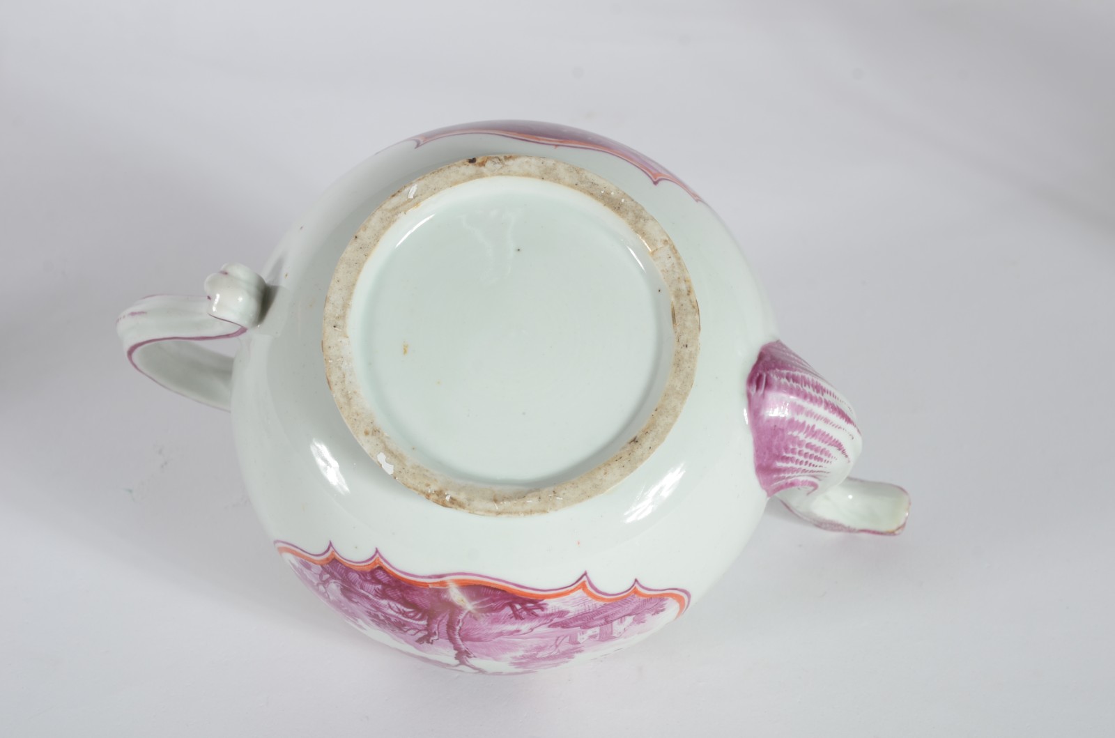 Duas peças de porcelana europeia, sendo: bule e leiteira (pega... - foto 5 de 6
