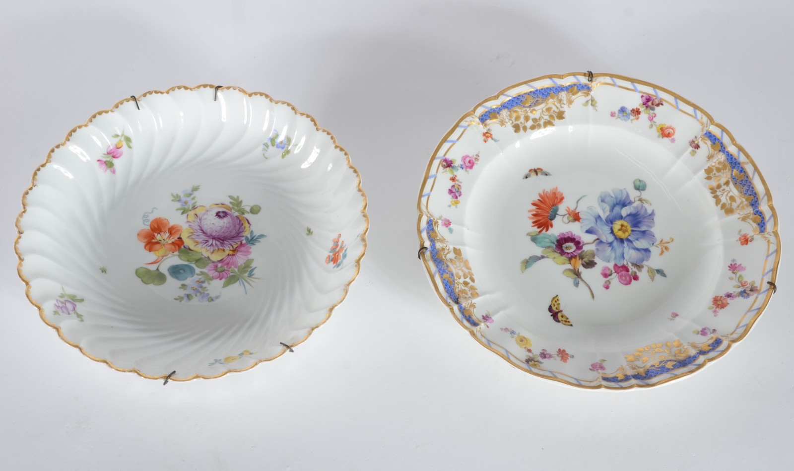 Dois pratos de porcelana, sendo um de porcelana KPM " Dem Reichs... - foto 1 de 6