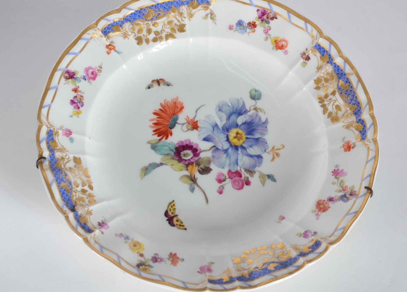 Dois pratos de porcelana, sendo um de porcelana KPM " Dem Reichs... - foto 3 de 6