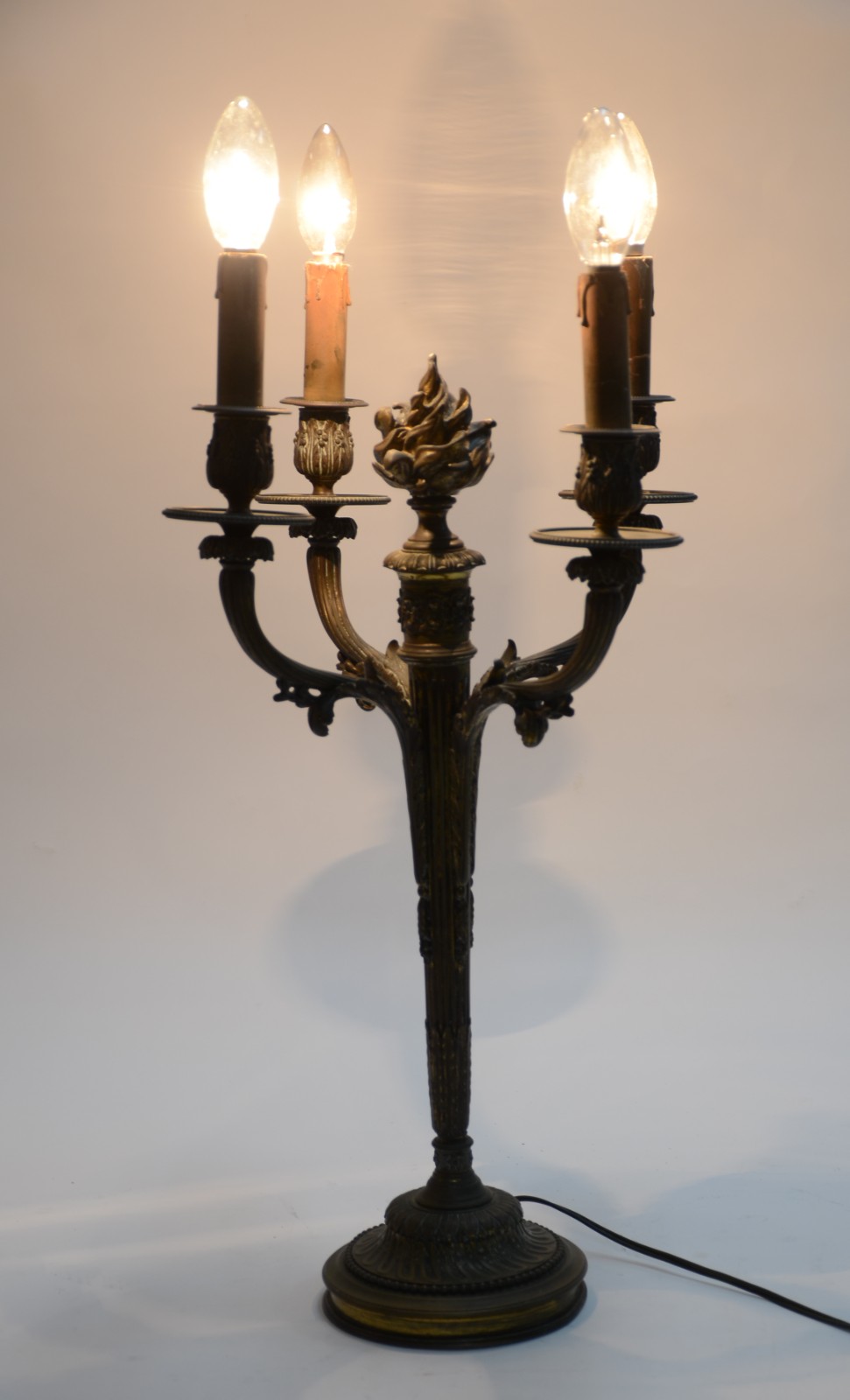 Candelabro para 4 luzes de bronze adaptado para luminária. - foto 2 de 5