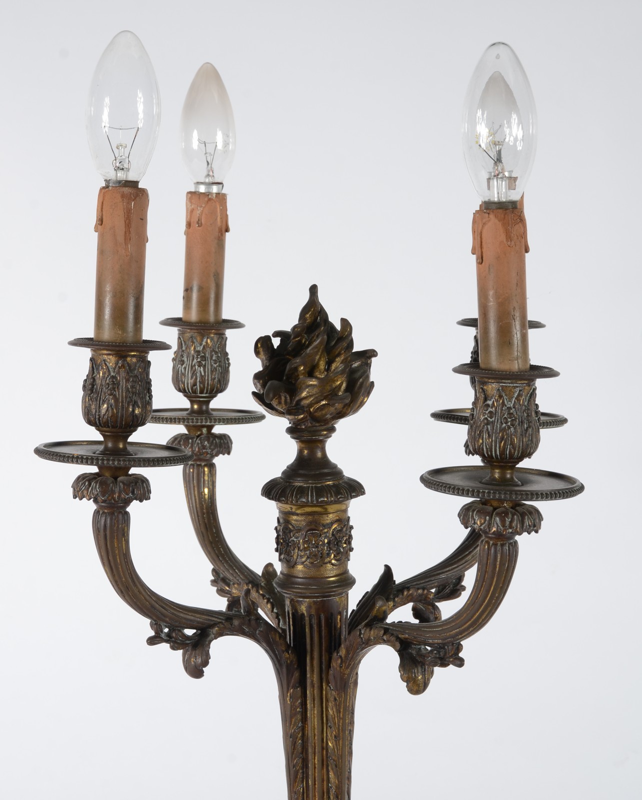 Candelabro para 4 luzes de bronze adaptado para luminária. - foto 3 de 5