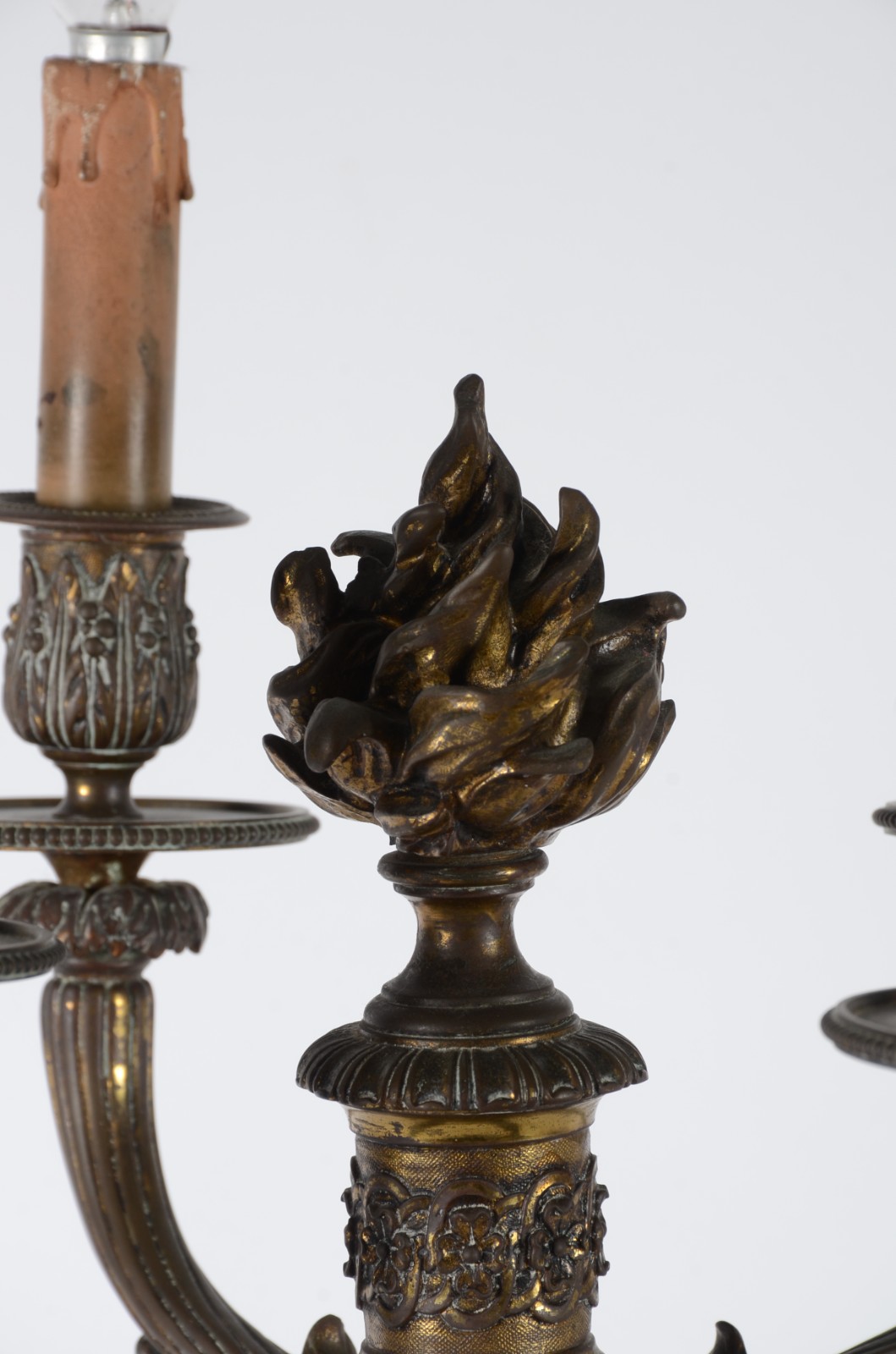 Candelabro para 4 luzes de bronze adaptado para luminária. - foto 4 de 5