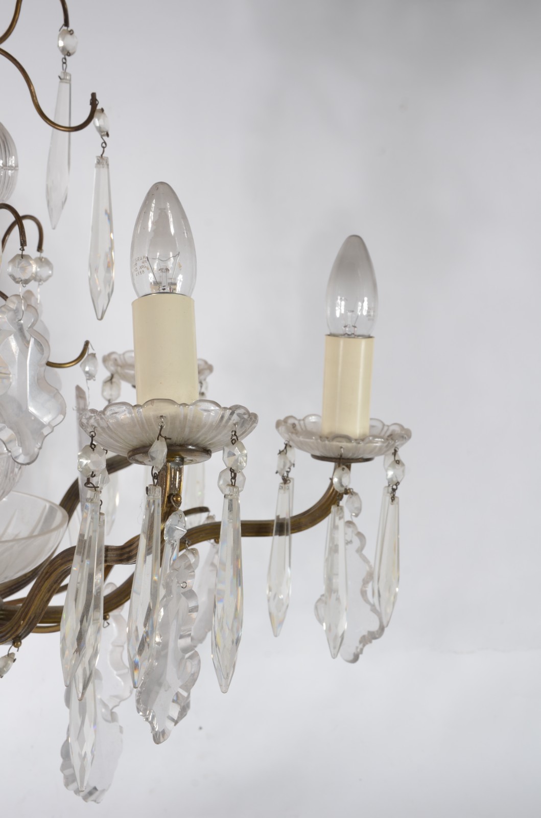 Lustre para 6 luzes com corpo de cristal e bronze, pingentes... - foto 2 de 3