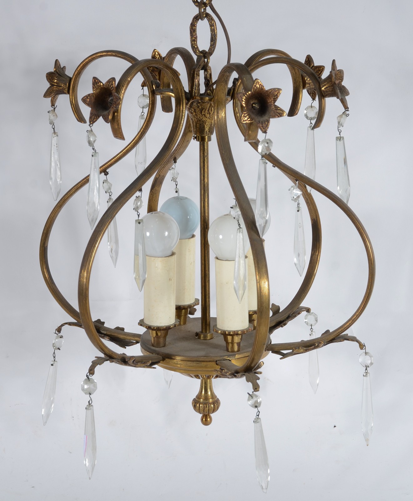 Lustre de metal dourado com pingentes de cristal (oxidação e faltando... - foto 1 de 2