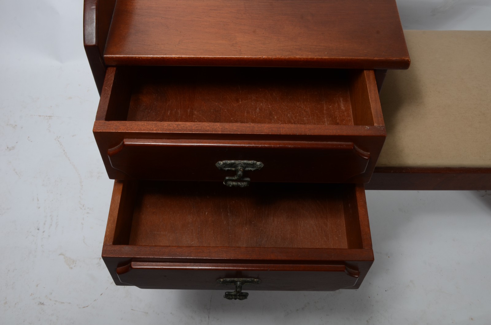 Mesa para telefone de madeira nobre com assento estofada com duas... - foto 7 de 7