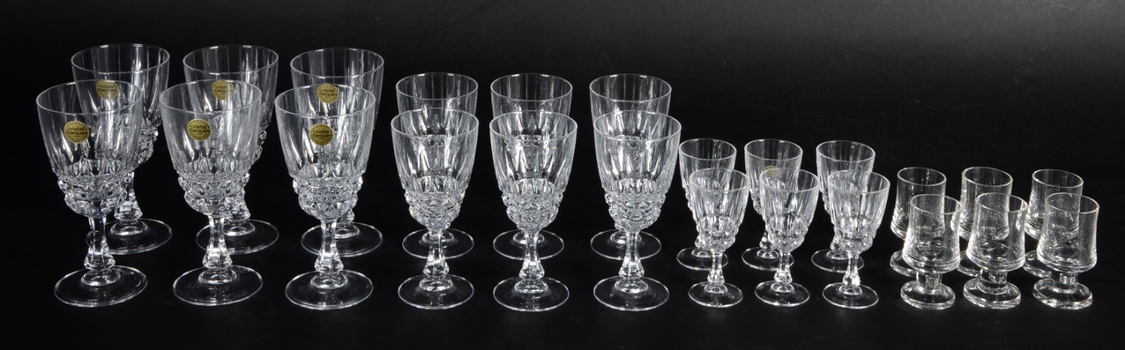 Serviço de cristal francês D'arques, composto de: 6 taças para água... - foto 1 de 4