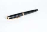 Montblanc (1906),  - Caneta tinteiro, vintage, corpo em resina com detalhes revestidos em ouro, pena em ouro 14 k. Década de 50. Fabricada na Alemanha.