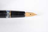Montblanc (1906),  - Caneta tinteiro, vintage, corpo em resina com detalhes revestidos em ouro, pena em ouro 14 k. Década de 50. Fabricada na Alemanha.