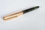 Montblanc (1906),  - Caneta tinteiro, vintage, corpo em resina rajada, tampa em ouro, detalhes e pena em ouro 14 k. Década de 50. Fabricada na Alemanha.