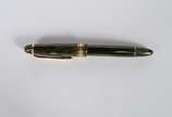 Montblanc (1906),  - Caneta tinteiro, vintage, corpo e tampa em resina rajada, detalhes e pena de ouro 14 k. Década de 50. Fabricada na Alemanha.