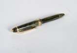 Montblanc (1906),  - Caneta tinteiro, vintage, corpo e tampa em resina rajada, detalhes e pena de ouro 14 k. Década de 50. Fabricada na Alemanha.